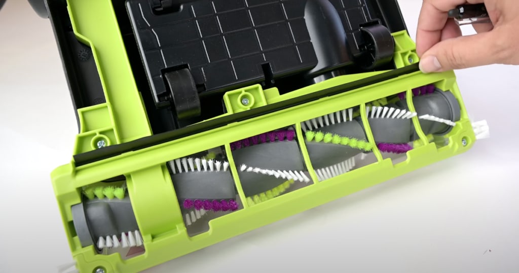 Cleaning Head Design - Bissell CleanView Swivel Pet