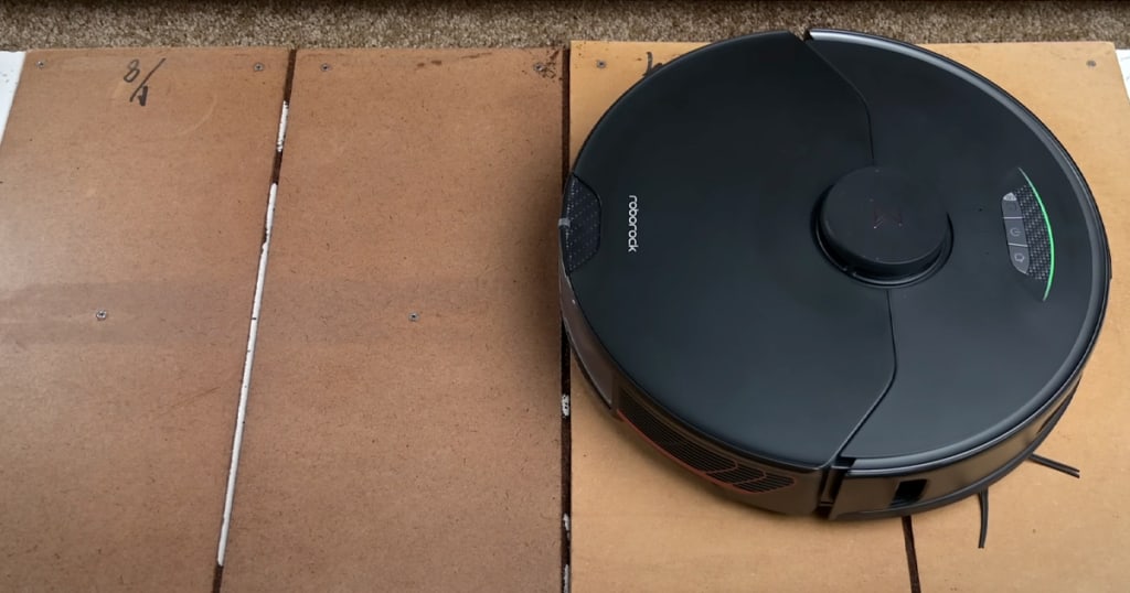 Roborock S7 MaxV Vacuuming