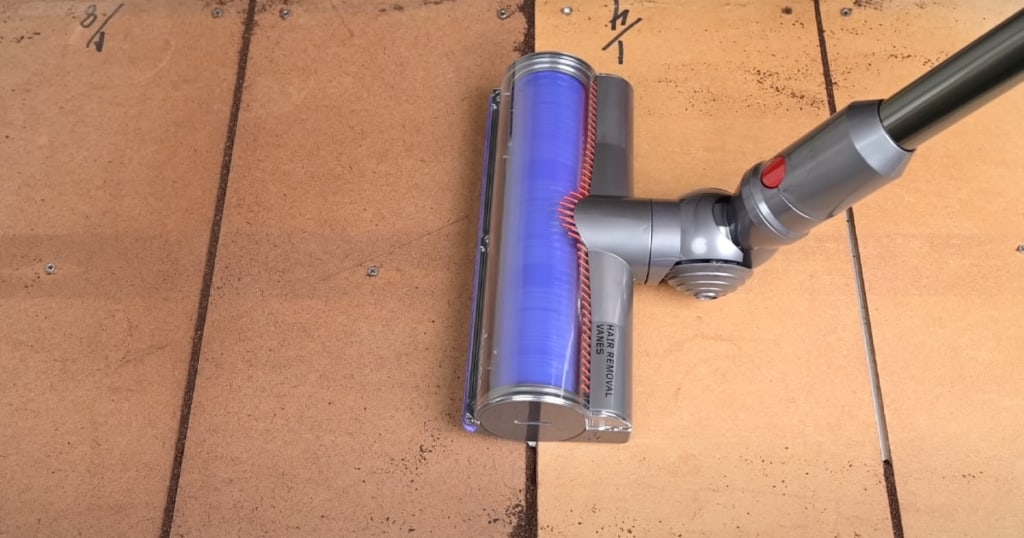 Crevice Pickup Test - Dyson V12