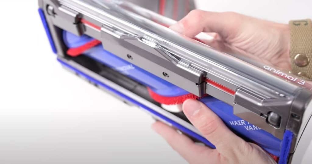 Sliding Switch - Adjustable Gates on Cleaning Head - Dyson Ball Animal 3