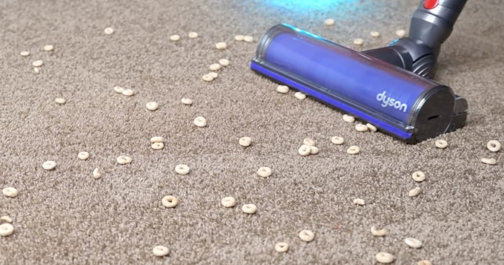 Testing the Motorbar cleaning head on carpeting