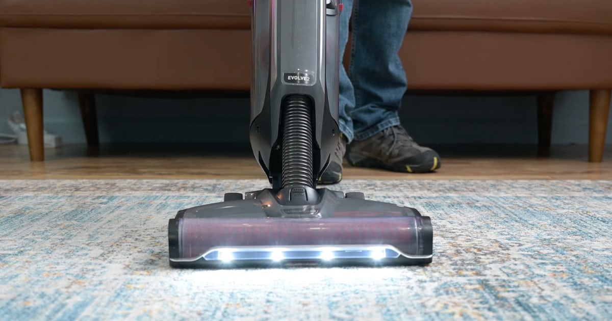Vacuuming a Rug - Hoover ONEPWR Evolve Pet Elite