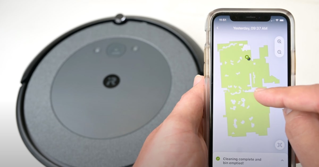 Сравнение: iRobot Roomba i3 срещу i7 5 Както iRobot Roomba i3, така и i7 използват iRobots Home App