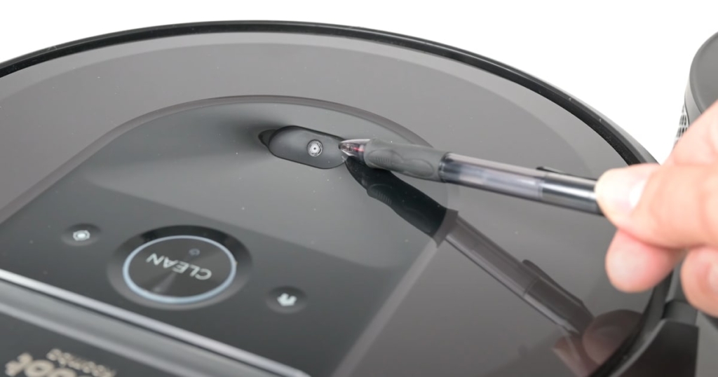 Сравнение: iRobot Roomba i3 срещу i7 9 Камера iRobot Roomba i7 VSLAM навигация