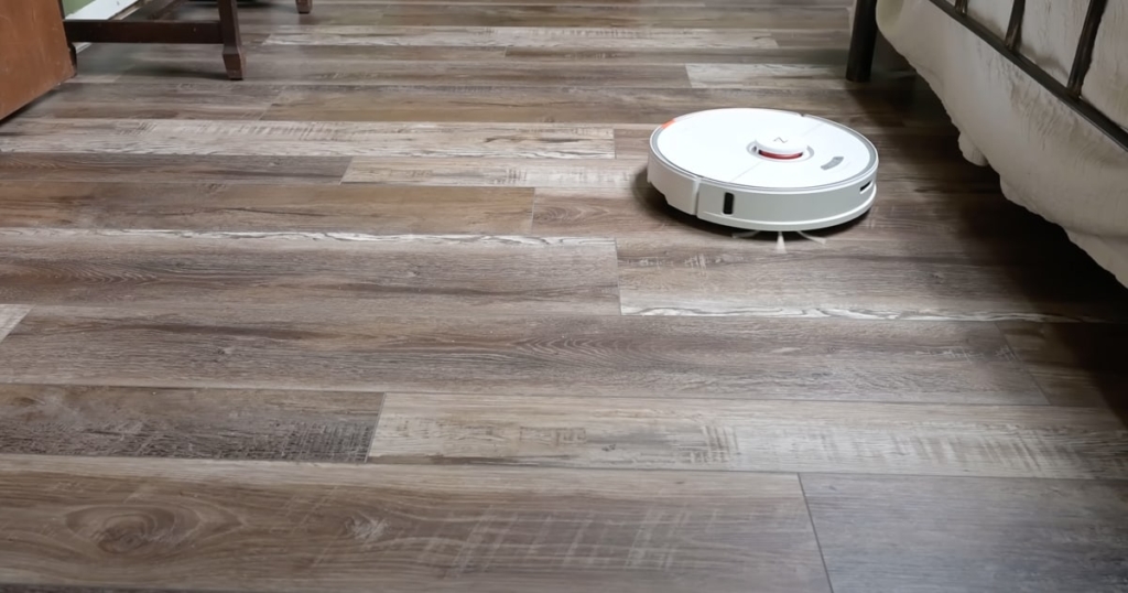 iRobot Roomba s9+ срещу Roborock S7+ • Вакуумни войни 17 Избърсване на твърд под - iRobot Roomba s9 plus срещу Roborock S7 plus