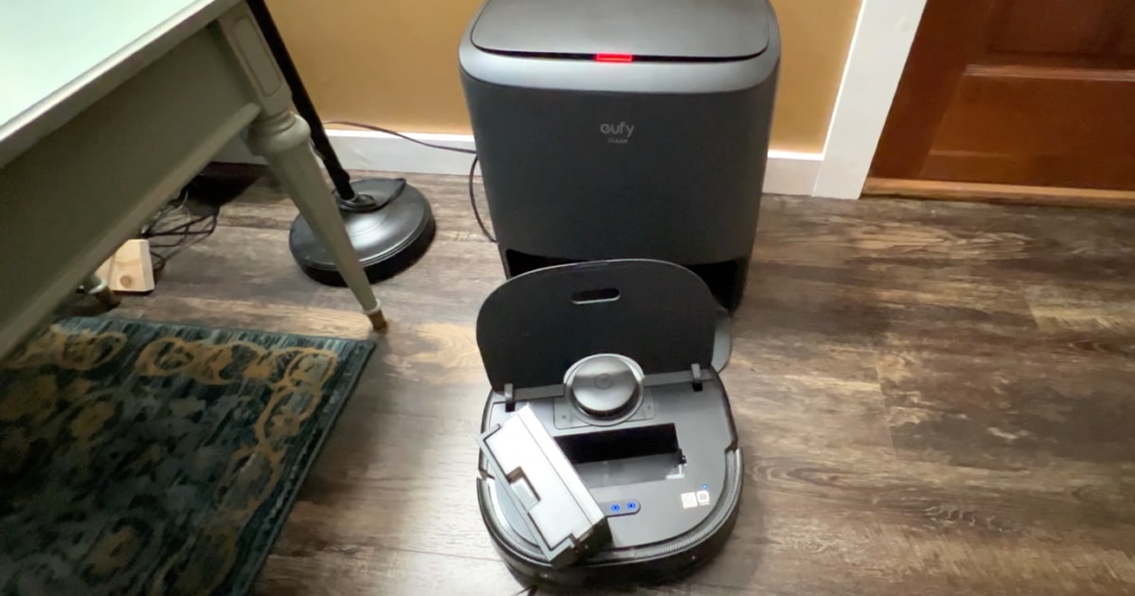 Emptying the Eufy X9 Pros Dustbin